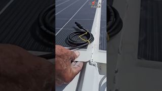 Nessuna perforazione, nessuna staffa! Attacca il solare sui tetti curvi: incollaggi adesivi strutturali in un solo passaggio.